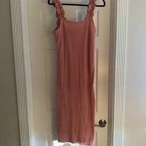 Light pink, ribbed fitted dress.